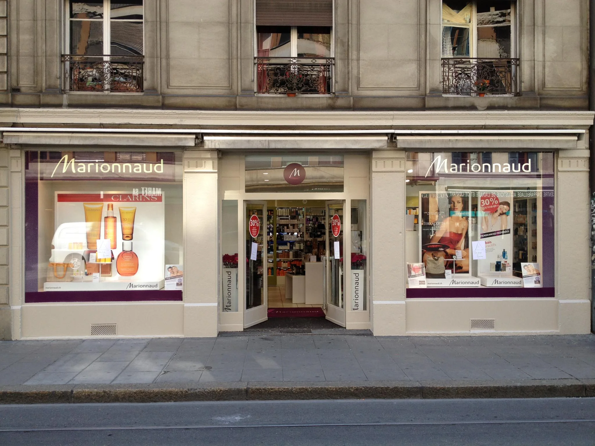 Travaux de peinture et rénovation de façade commerciale