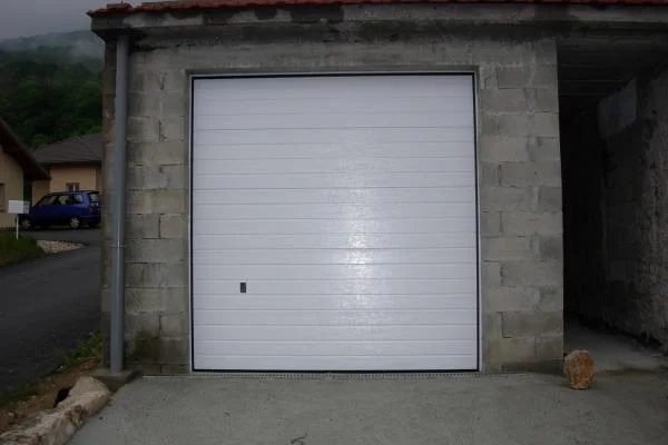 Pose d’une porte de garage motorisée